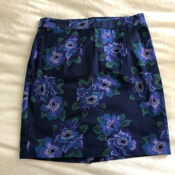 GAP Floral pencil skirt size 4. Gently Used - Picture 1 of 7